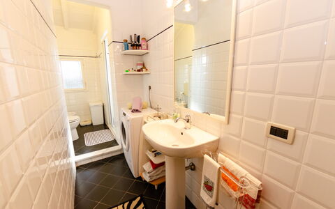 Sinidio: Salle De Bains, Propriété, Pièce, Design Intérieur, Immobilier, Tuile, Bâtiment, Maison, Luminaire Plomberie, Architecture