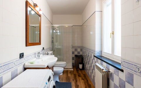 Samuele: Sol, Sol, Luminaire Plomberie, Design Intérieur, Salle De Bains, Plomberie, Tuile, Plafond, Évier, Robinet