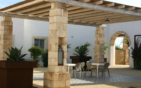 Tenuta Vigna Corallo: Colonne, Propriété, Bâtiment, Pergola, Patio, Maison, Domicile, Porche, Immobilier, Pièce