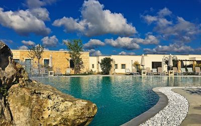 Tenuta Vigna Corallo: Ciel, L'Eau, Bleu, Piscine, Jour, Nuage, Bleu Azur, Tourisme, Ville, Ressources En Eau