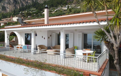 Villa Di Sofia: Propriété, Bâtiment, Maison, Immobilier, Villa, Domicile, Balcon, Porche, Architecture, Toit