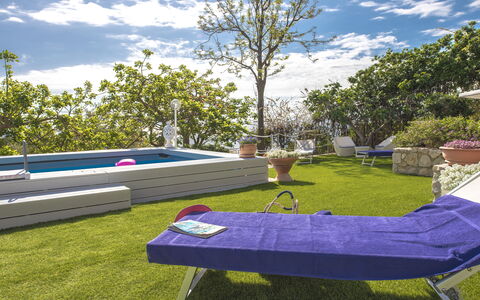 Villa Di Sofia: Propriété, Herbe, Arrière-Cour, Loisir, Maison, Pelouse, Immobilier, Cour, Piscine, Arbre