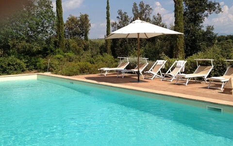 Lavacchio 14: L'Eau, Ciel, Nuage, Propriété, Piscine, Bleu Azur, Plante, Mobilier De Jardin, Ombre, Arbre
