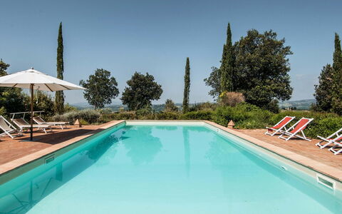 Lavacchio 16: L'Eau, Ciel, Piscine, Plante, Bleu Azur, Arbre, Ombre, Rectangle, Loisir, Composite