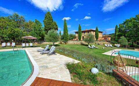 Borgo Mulignone: Propriété, Biens, Immobilier, Bâtiment, Maison, Piscine, Domicile, Zone Résidentielle, Architecture, Conception