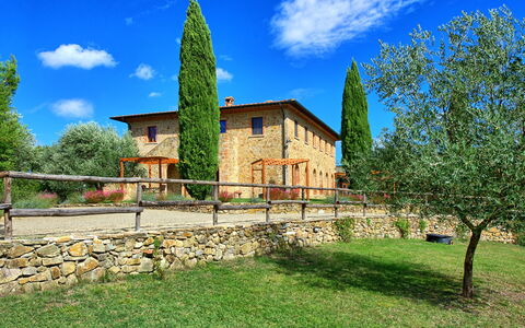 Borgo Mulignone: Propriété, Maison, Paysage Naturel, Ciel, Bâtiment, Architecture, Domicile, Arbre, Immobilier, Biens