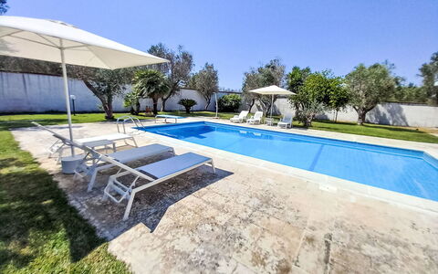 Giusy: Piscine, Recours, Mobilier De Jardin, Meubles, Balancelle, Aménagement Paysager, Biens, Ombre, Jardin, Dalle