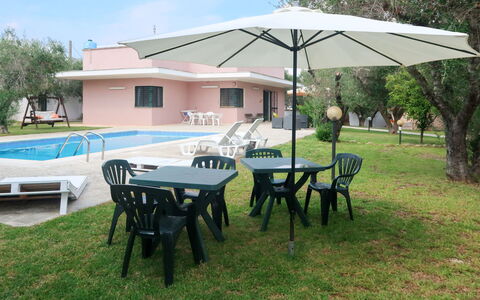 Giusy: Propriété, Tableau De Plein Air, Immobilier, Table, Ombre, Patio, Parapluie, Canopée, Loisir, Arrière-Cour