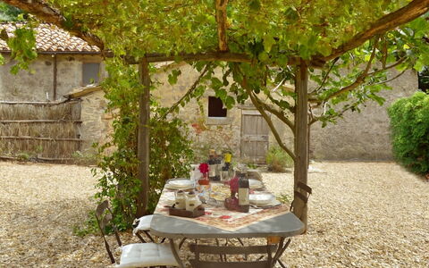 Casa Di Giulio: Meubles, Table, Mobilier De Jardin, Tableau De Plein Air, Ombre, Chaise, Jardin, Table Cuisine Et Salle A Manger, Arrière-Cour