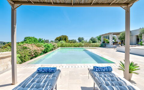Villa Amelia Ostuni: Piscine, Composite, Recours, Mobilier De Jardin, Ombre, Structure En Plein Air, Chaise, Eco Hôtel, Aménagement Paysager, Pergola