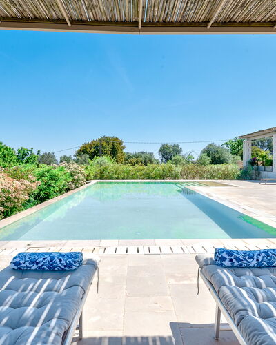 Villa Amelia Ostuni: Piscine, Composite, Recours, Mobilier De Jardin, Ombre, Structure En Plein Air, Chaise, Eco Hôtel, Aménagement Paysager, Pergola
