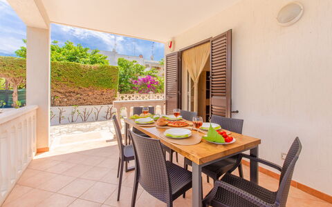 Villa Orchidea: Propriété, Pièce, Immobilier, Meubles, Bâtiment, Maison, Design Intérieur, Table, Villa, Appartement