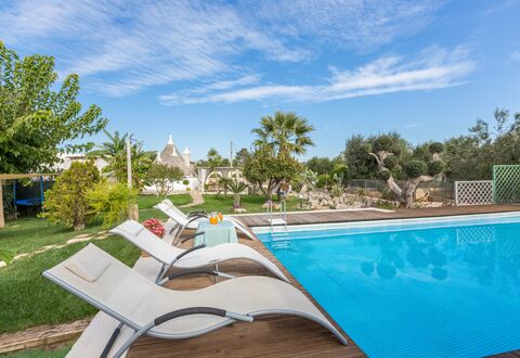 Trullo Suenn Con Piscina: Propriété, Immobilier, Piscine, Maison, Bâtiment, Vacances, Domicile, Balancelle, Zone Résidentielle, Loisir