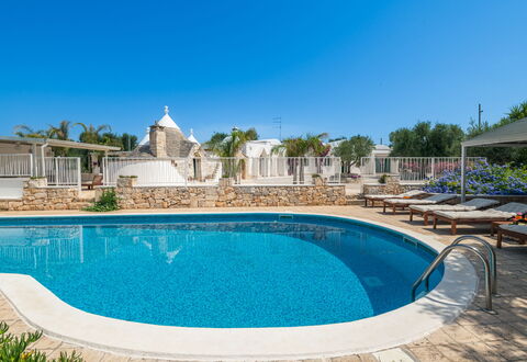 Borgo Marianna: L'Eau, Ciel, Plante, Propriété, Piscine, Bleu, Bleu Azur, Arbre, Architecture, Bâtiment
