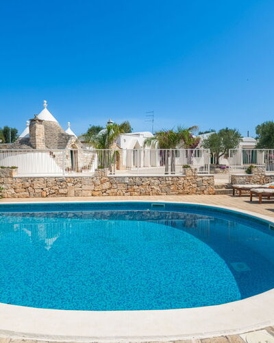 Borgo Marianna: L'Eau, Ciel, Plante, Propriété, Piscine, Bleu, Bleu Azur, Arbre, Architecture, Bâtiment