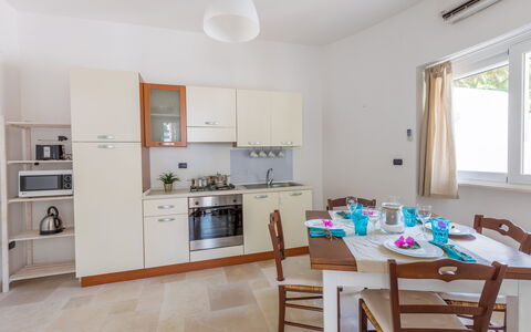 Villetta Ferreri: Propriété, Pièce, Meubles, Cuisine, Bâtiment, Maison, Design Intérieur, Immobilier, Sol, Cabinetry