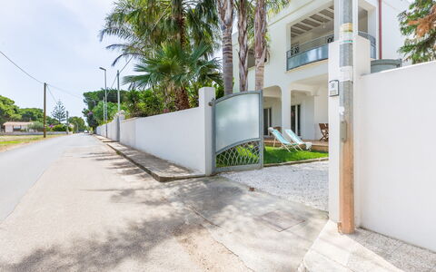 Villetta Ferreri: Propriété, Zone Résidentielle, Immobilier, Maison, Architecture, Domicile, Bâtiment, Sol, Quartier, Arbre