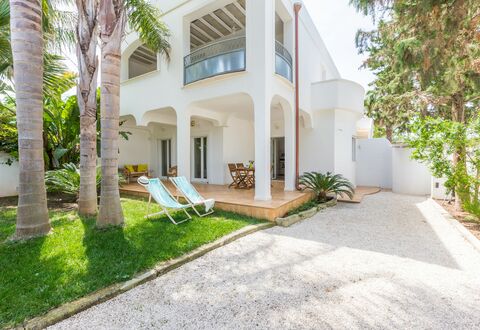 Villetta Ferreri: Propriété, Domicile, Bâtiment, Maison, Immobilier, Zone Résidentielle, Biens, Architecture, Appartement, Façade