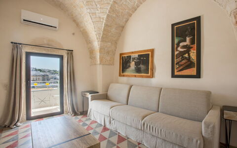 Zia Saby: Propriété, Pièce, Bâtiment, Design Intérieur, Meubles, Immobilier, Maison, Sol, Mur, Salon