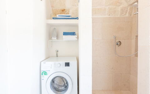 Solo Voi: Sécheuse, Principaux Appliance, Propriété, Pièce, Buanderie, Salle De Bains, Électroménager, Machine À Laver, Blanchisserie, Tuile