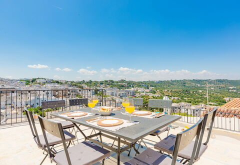 Solo Voi: Propriété, Immobilier, Jaune, Table, Bâtiment, Maison, Pièce, Biens, Meubles, Appartement