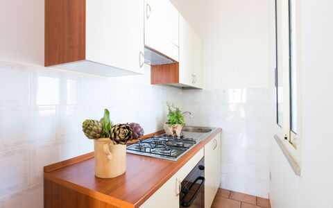 Appartamento Panorama Sul Mare: Propriété, Pièce, Meubles, Design Intérieur, Immobilier, Plante D'Appartement, Cuisine, Maison, Bâtiment, Sol