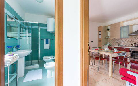 Prato Inglese Sinistro: Évier, Bâtiment, Propriété, Miroir, Meubles, Robinet, Luminaire Plomberie, Design Intérieur, Salle De Bains