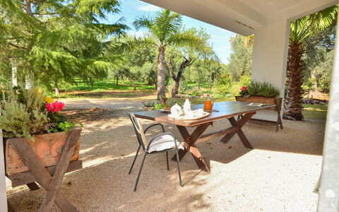 L'alcova: Propriété, Immobilier, Maison, Table, Bâtiment, Pièce, Patio, Domicile, Design Intérieur, Meubles