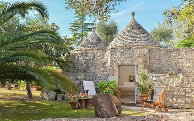 L'alcova: Propriété, Maison, Arbre, Bâtiment, Mur, Domicile, Chalet, Site Historique, Immobilier, Architecture