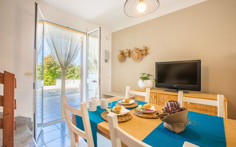Villa Salento: Table, Propriété, Meubles, Bois, Éclairage, Design Intérieur, Jaune, Sol, Salon, Sol