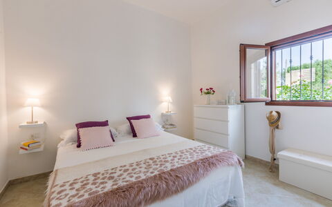 Lamia Di Nonna Mena: Chambre, Pièce, Lit, Meubles, Propriété, Drap De Lit, Cadre De Lit, Design Intérieur, Literie, Matelas