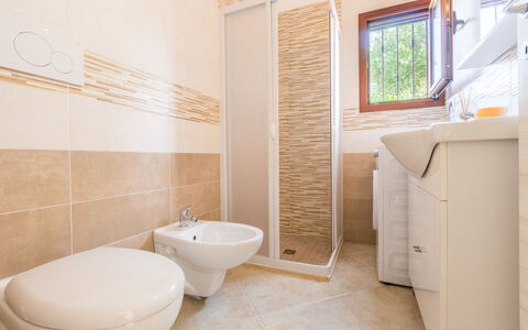 Lamia Di Nonna Mena: Salle De Bains, Propriété, Pièce, Tuile, Design Intérieur, Sol, Immobilier, Mur, Architecture, Maison