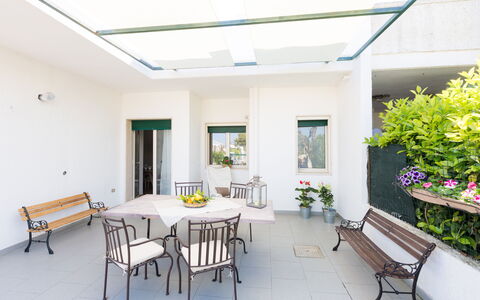 Villa Stelladali: Propriété, Pièce, Bâtiment, Design Intérieur, Maison, Meubles, Immobilier, Plafond, Table, Domicile
