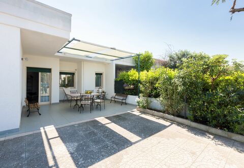 Villa Stelladali: Propriété, Bâtiment, Maison, Immobilier, Domicile, Pièce, Architecture, Biens, Zone Résidentielle, Sol