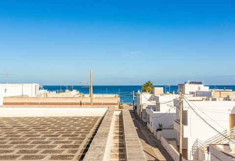 La Terrazza Vista Mare Di Marco: Ciel, Jour, Propriété, Mer, Toit, Architecture, Bleu Azur, Horizon, Vacances, Immobilier