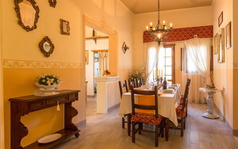 Villa Manuela: Pièce, Propriété, Design Intérieur, Meubles, Salle À Manger, Bâtiment, Sol, Plafond, Jaune, Immobilier