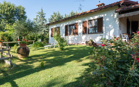 Villa Campiglia: Propriété, Maison, Bâtiment, Cour, Chalet, Immobilier, Ferme, Domicile, Villa, Jardin