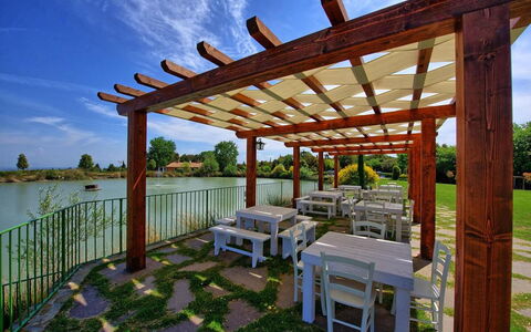 La Rimessa: Pergola, Propriété, Bâtiment, Immobilier, Maison, Patio, Porche, Structure En Plein Air, Domicile, Ombre