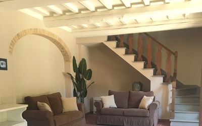 Fienile: Plafond, Pièce, Propriété, Salon, Escaliers, Design Intérieur, Bâtiment, Meubles, Architecture, Sol