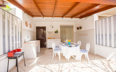 Villa Anna: Propriété, Pièce, Bâtiment, Design Intérieur, Maison, Immobilier, Meubles, Domicile, Salle À Manger, Plafond