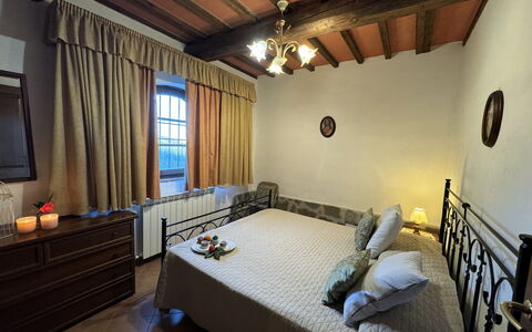 Podere Di Mero Casolare: Meubles, Lit, Chambre, Sol, Sol, Bois, Drap De Lit, Literie, Plafond, Design Intérieur