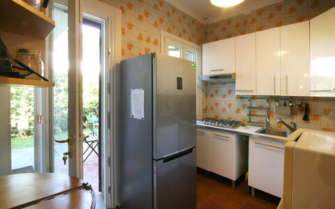 Villa Del Forte: Pièce, Propriété, Cuisine, Maison, Bâtiment, Réfrigérateur, Principaux Appliance, Comptoir, Design Intérieur, Cabinetry