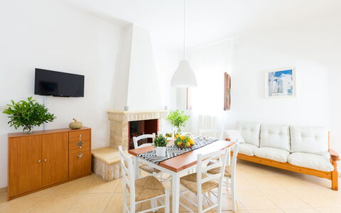 Villa Mediterranea: Propriété, Pièce, Meubles, Design Intérieur, Bâtiment, Sol, Maison, Table, Salon, Immobilier