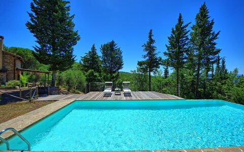 Casa Fioraie: Piscine, Propriété, Paysage Naturel, Loisir, Immobilier, Biens, Maison, Herbe, Vacances, Arbre