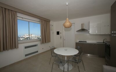 Villa Venere: Propriété, Bâtiment, Meubles, Fenêtre, Table, Bois, Design Intérieur, Ombre, Rideau, Salon