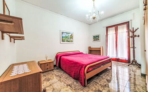 Sinago: Design Intérieur, Sol, Chambre, Sol, Lit, Pièce, Cadre, Drap De Lit, Meubles, Appartement