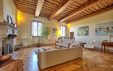 Palazzo Del Capitano: Propriété, Salon, Bâtiment, Pièce, Design Intérieur, Meubles, Plafond, Maison, Biens, Parquet
