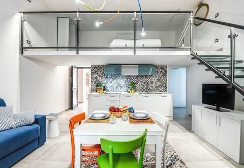 Loft In Sorrento: Table, Meubles, Propriété, Cabinetry, Canapé, Bleu, Bâtiment, Design Intérieur, Éclairage, Comptoir