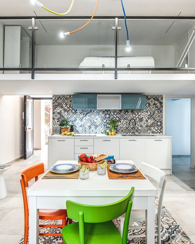 Loft In Sorrento: Table, Meubles, Propriété, Cabinetry, Canapé, Bleu, Bâtiment, Design Intérieur, Éclairage, Comptoir