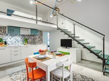 loft-in-sorrento-apartment-living-room